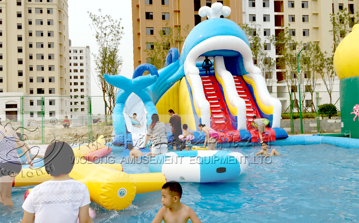 小鯨魚嬉水滑梯 充氣水池滑梯組合而成的夏季兒童嬉水樂園